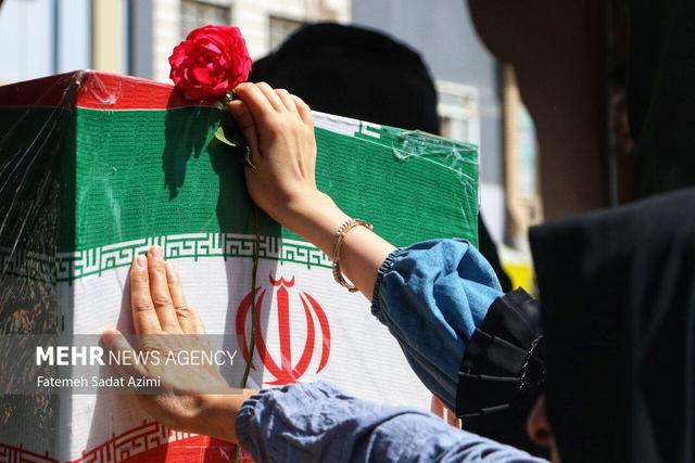 برنامه استقبال از پیکرهای مطهر شهدای گمنام در قم برگزار شد