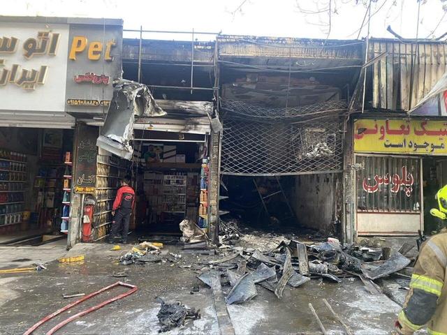 حریق یک مغازه سپرسازی در مشهد