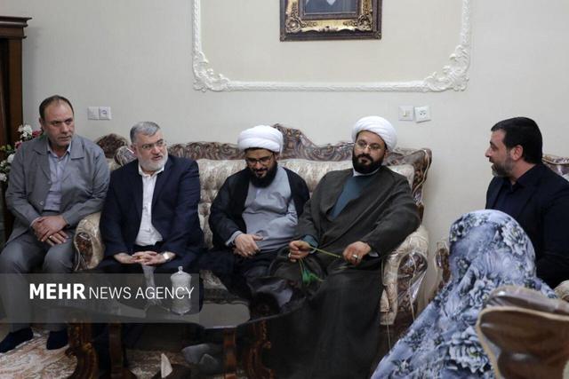 استاندار تهران با خانواده شهید «سیدرضا سولقانی» دیدار کرد