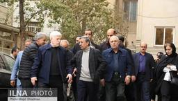 ظاهر غیرمنتظره محمود احمدینژاد در مراسم ختم خواهرش! (عکس)