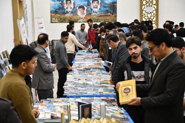 همزیستی کتاب و دانشگاه در دانشگاه فرهنگیان/ نمایشگاه کتاب دانشور برپا شد