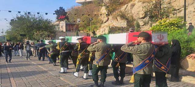 شیراز در آغوش شهدا؛ استقبال پرشور از ۱۶ شهید گمنام پس از چهار دهه