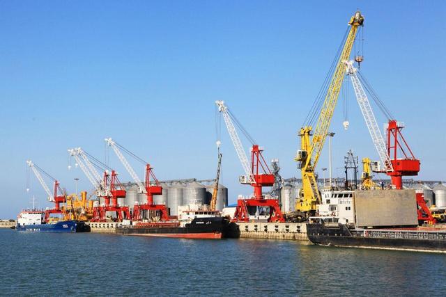 تدوین برنامه جامع اقتصاد دریامحور خوزستان با همکاری دانشگاه‌ها