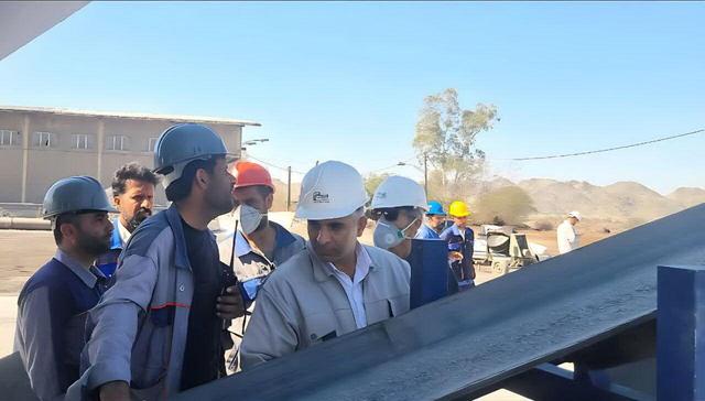 تولید موفق بریکت در پالایشگاه فروآلیاژهای فاریاب شهرستان منوجان