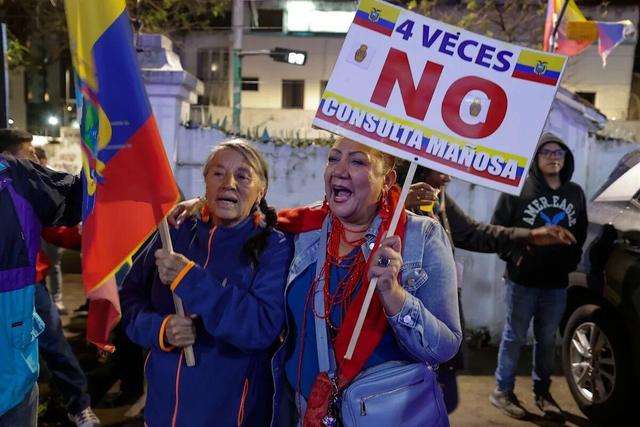 اکوادوری‌ها در به روی پایگاه‌های نظامی آمریکا بستند