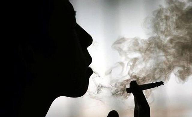 معاون فرماندار اهواز: هدفگذاری قاچاقچیان موادمخدر برای جذب نوجوانان در مدارس است