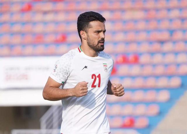 فیلم/ نورافکن: تنها به پیروزی مقابل ازبکستان فکر می‌کنیم/ بازی تدارکاتی بزرگ نداشتیم