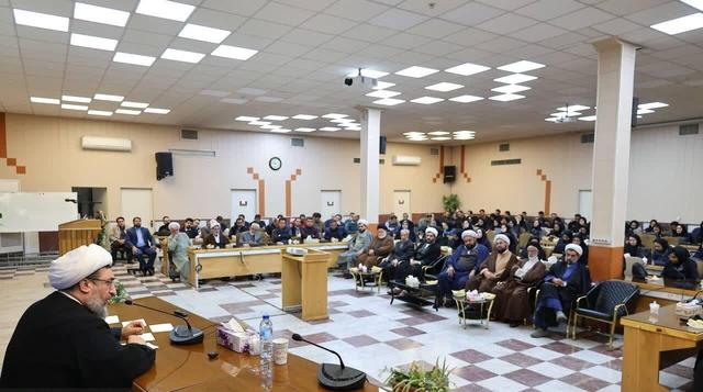 امام جمعه تبریز: اساتید دانشگاهها پرچمدار تحول در کشور هستند