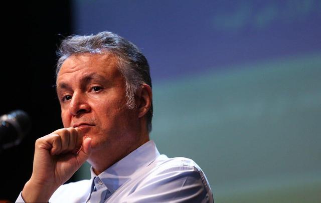 اصلا پولی مانده که صرف این نادانیها کنید؟