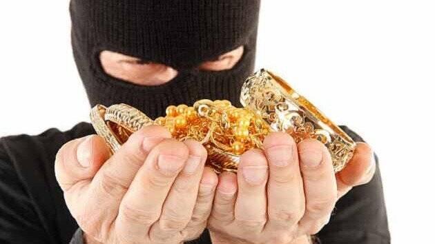 جنایت بخاطر یک گوشی ۵۰میلیونی/ قاتل سارقی سابقه‌دار است