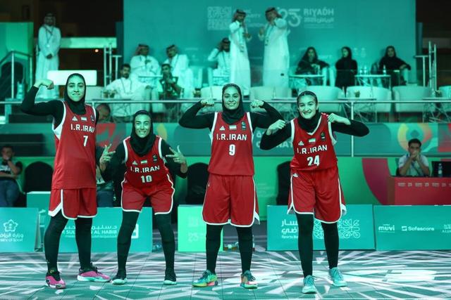 دختران بسکتبال سه نفره گل کاشتند/ صعود ایران نیمه‌نهایی با صدرنشینی