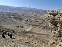 صعود دانش‌آموزان آبگرم به قله ها برای دریافت اینترنت