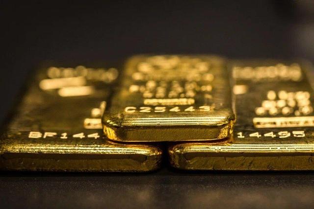 طلا به مرز ۴۰۰۰ دلار نزدیکتر شد