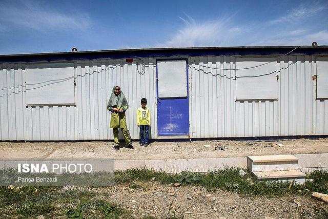 چشم امید دانش‌آموزان مدارس سنگی و غیراستاندارد به خیران