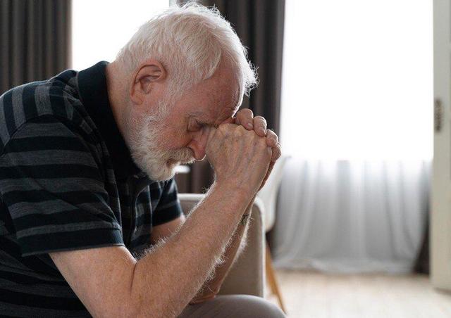 از دست دادن غیرطبیعی حافظه؛ ۶ نشانه کلیدی که باید جدی گرفت