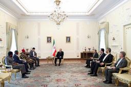 پزشکیان: اولویت دولت چهاردهم، توسعه مناسبات اقتصادی با دیگر کشورها است