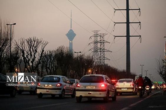 یک استاد دانشگاه: تا زمانی که بنزین ارزان است مردم به سراغ حمل‌ونقل عمومی نخواهند رفت