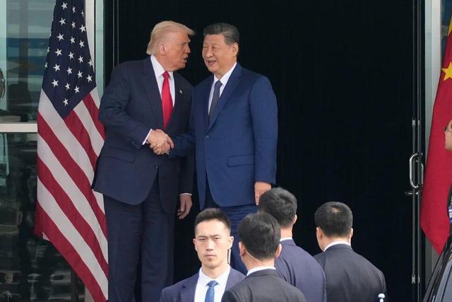 آمریکا بزرگ‌ترین دریافت کننده وام از چین/ افزایش نفوذ پکن واشنگتن را نگران کرده است