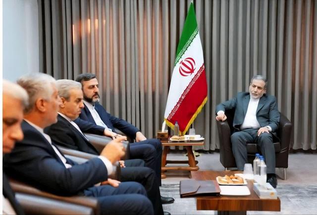 دیدار عراقچی با سفیران و رؤسای نمایندگی ایران در کشورهای ساحلی خزر