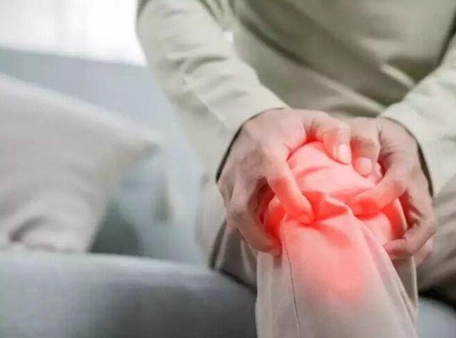 بهترین ادویه برای کاهش درد مفاصل | چرا دردهای مفصلی در پاییز بیشتر می‌شوند؟ + راهکار