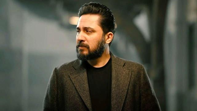 خداحافظی از روی صحنه و انتشار قطعه «مجنون» روزبه بمانی