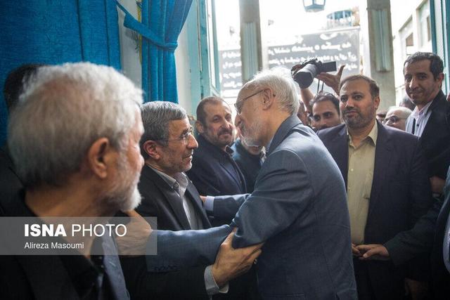 حضور علی اکبر صالحی در مراسم یادبود زرین احمدی‌نژاد