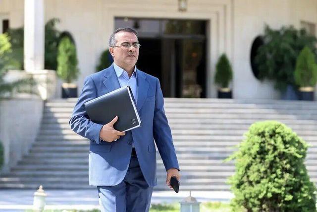 رفیع‌زاده: کاهش ۱۵ درصدی نیروی انسانی برنامه هفتم در عمل ممکن نیست