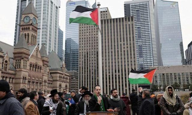پرچم فلسطین برای اولین بار بر فراز ساختمان شهرداری تورنتو به اهتزاز درآمد