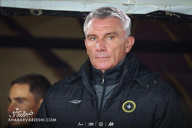 سرمربی سابق سپاهان گزینه اصلی هدایت کامرون