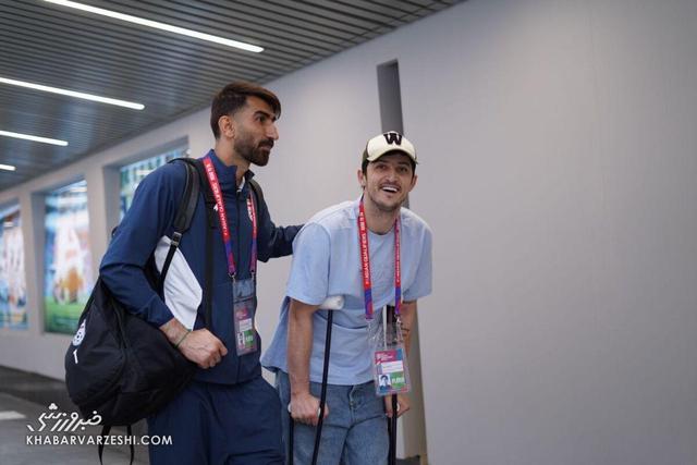 ویدیو| شوخی سردار آزمون با رنگ موی علیرضا بیرانوند