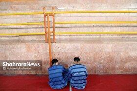 ویدئو | لحظه دستگیری زورگیر ساطور به دست توسط پلیس مشهد