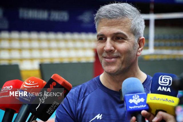 مومنی مقدم:لیگ والیبال را می‌توانستند به تعویق نندازند/تیم جوانی داریم