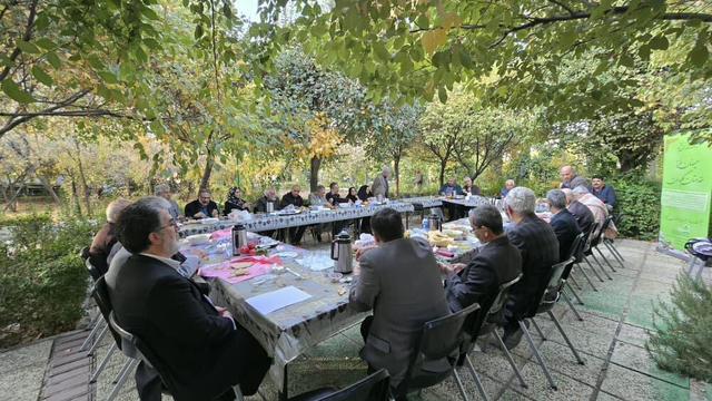 اسدی لاری: خیرین شیرازی در مسیر حفظ کرامت سالمندان گام برمی‌دارند