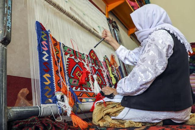 جلالی: ایجاد اتحادیه صنایع دستی ضروری است