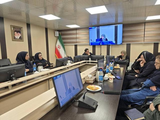 کتاب هنوز حرف اول را می‌زند