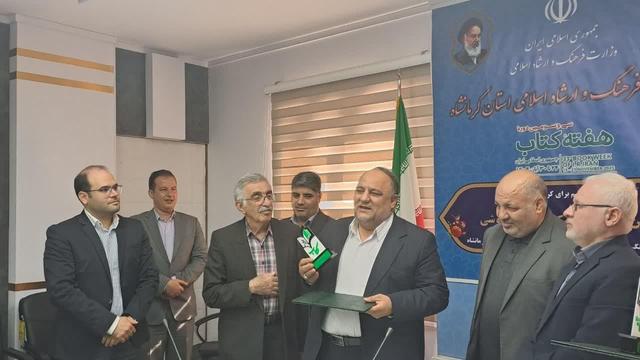 کتابفروشی‌ها ویترین فرهنگ کرمانشاه/ قول ارشاد برای حمایت همه‌جانبه از کتابفروشی‌ها