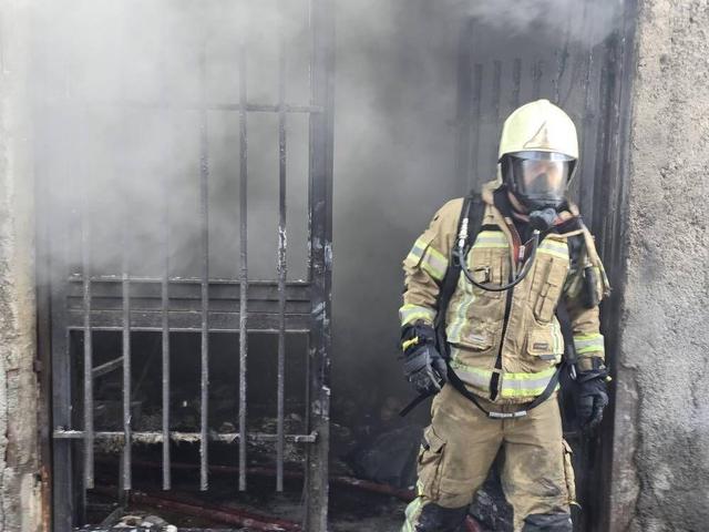 حریق منزل مسکونی در شهرک یکتا شیراز سه نفر مصدوم در پی داشت