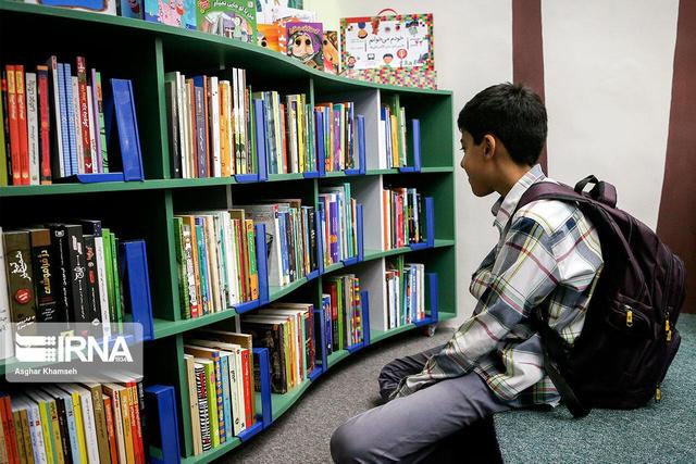 دست‌ودلبازی منطقه آزاد قشم در اهدای دانایی/ هدیه ۲۶ هزار جلد کتاب به کتابخانه‌های مدارس