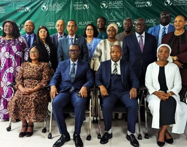 حجم فساد در آفریقا پنج درصد تولید ناخالص داخلی/رواندا و بوتسوانا پیشتاز مبارزه با فساد