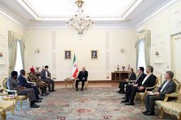 پزشکیان: اولویت دولت چهاردهم، توسعه مناسبات اقتصادی با دیگر کشورها است