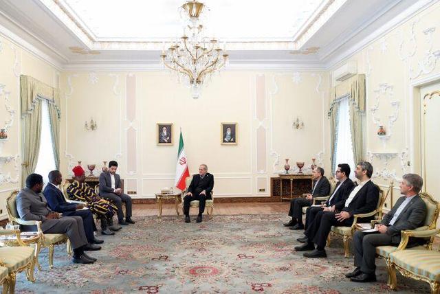 پزشکیان: اولویت دولت چهاردهم، توسعه مناسبات اقتصادی با دیگر کشورها است