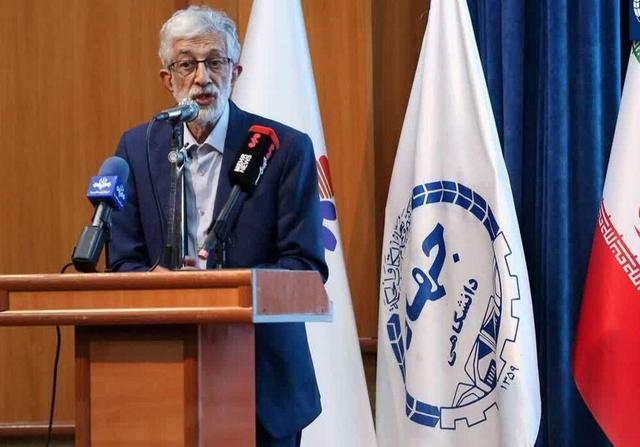 تاکید حداد عادل بر اهمیت همزمان آموزش و پژوهش در دانشگاهها