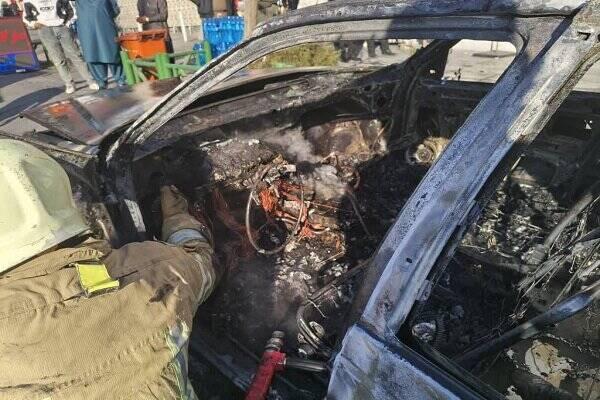 آتش سوزی ناگهانی پژو پرشیا در میدان آزادی +عکس