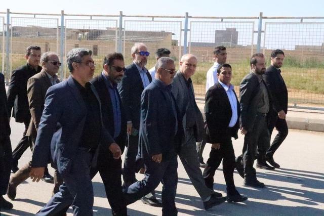 ادای احترام معاون وزیر ورزش به شهید گمنام در ورزشگاه تختی / مناف هاشمی از پروژه های زیرساختی شادگان بازدید به عمل آورد