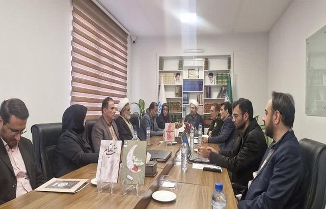 مراسم رونمایی از تقریظ مقام معظم رهبری بر سه کتاب در قزوین برگزار شد