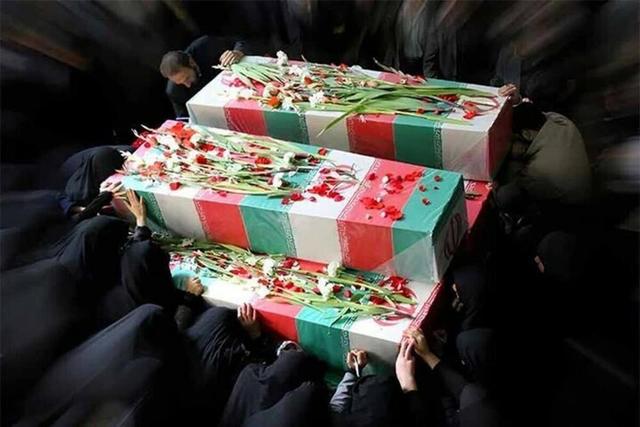 پیکرهای پاک 300 شهید گمنام تشییع می‌شوند