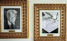 حرکت جنجالی ترامپ در دیدار با بن سلمان؛ یک خودنویس به جای بایدن! (فیلم)