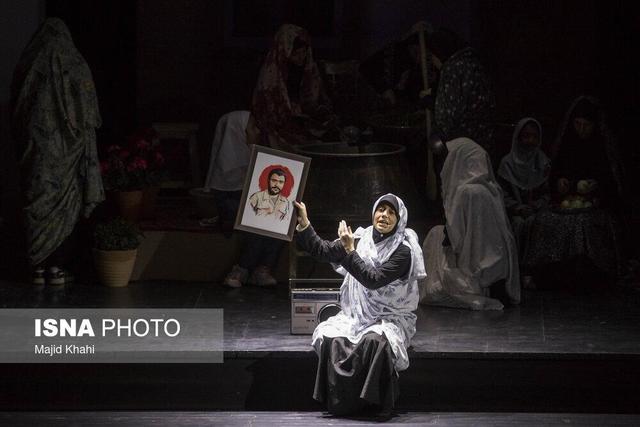 مراسم انتشار تقریظ رهبری بر کتابهای «تب ناتمام»، «همسفر آتش و برف» و «خانومْ ماه»