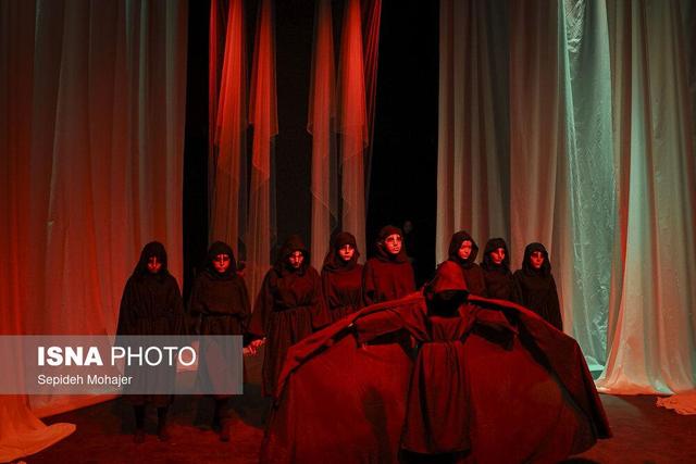 نمایش «اوراد بادهای وحشی سرکش»، بدون تهیه‌کننده‌ به جشنواره رسید!