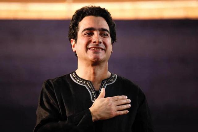 عکس | ساعت ۱۰ میلیارد تومانی همایون شجریان در اختتامیه جشنواره؛ ساعتی از طلای سفید و خاص!